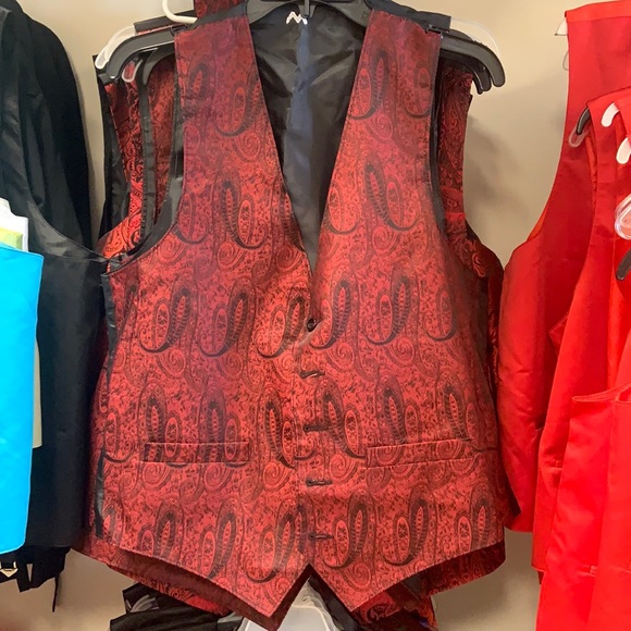 Paisleys red vest - Picture 1 of 3